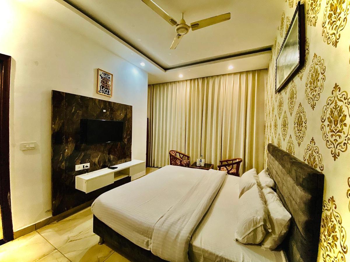 Hotel Hollywood - Family Hotel Zirakpur Exterior photo