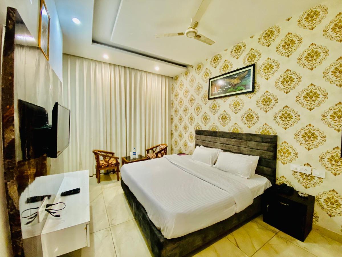 Hotel Hollywood - Family Hotel Zirakpur Exterior photo